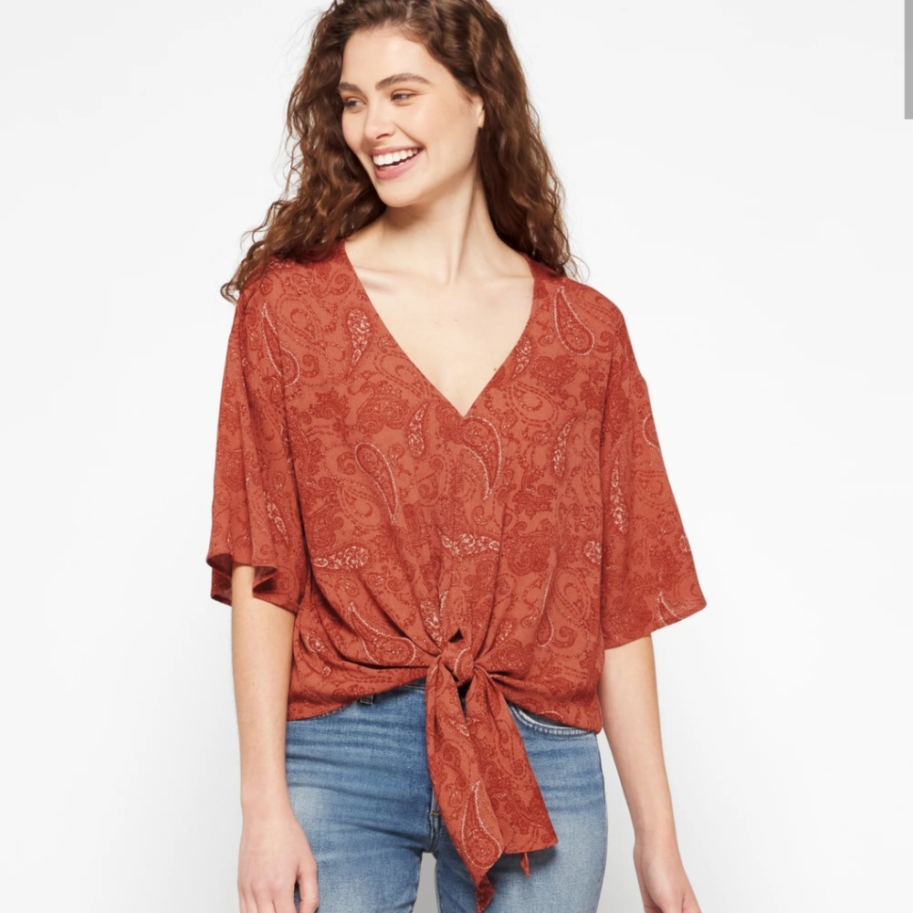 The LUQ Rhee Tie Front Top